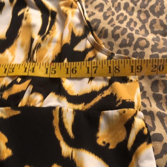 AGB x-large yellow print sleeveless V-Neck banded bottom - Picture 5 of 9